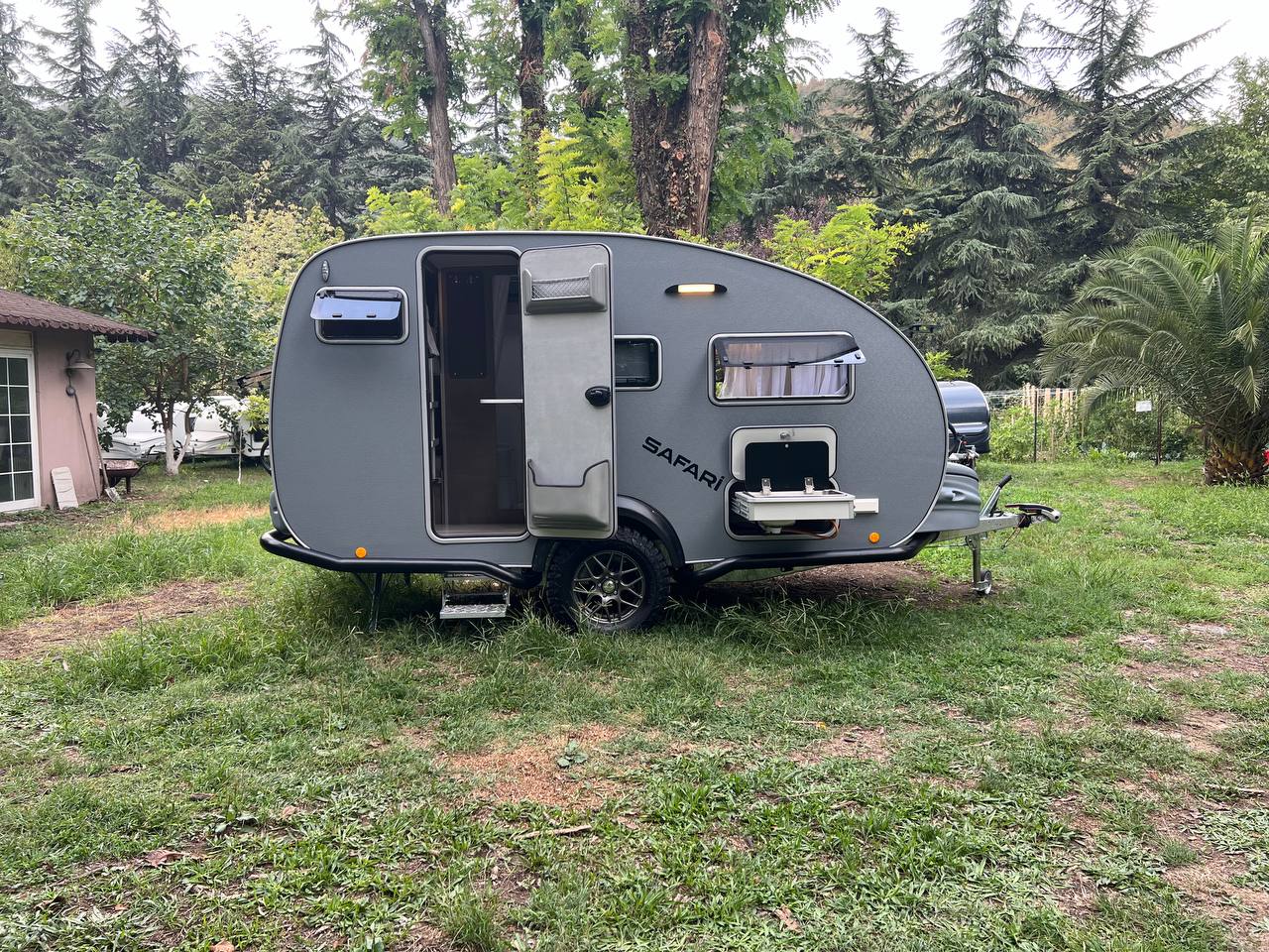 Teardrop Camper ile Minimalist ve Konforlu Kamp Deneyimi
